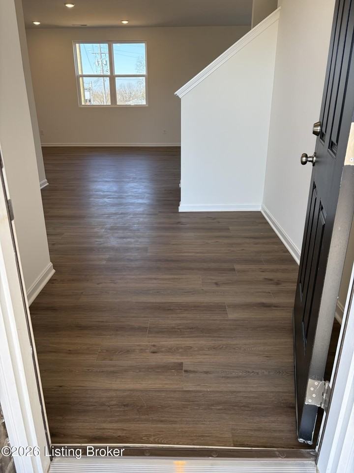 11142 Castlebrook Dr - Photo 2 of 19