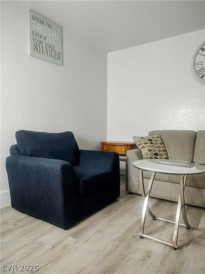 4614 Grand Dr #2 - Photo 5 of 20