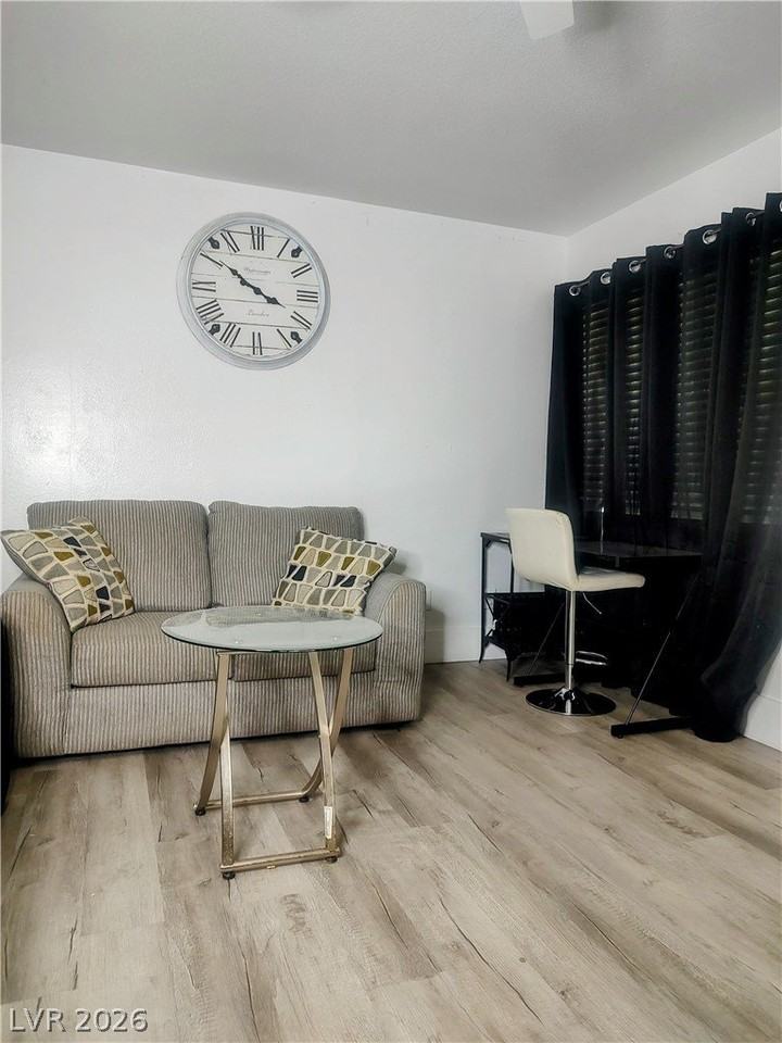 4614 Grand Dr #2 - Photo 6 of 20