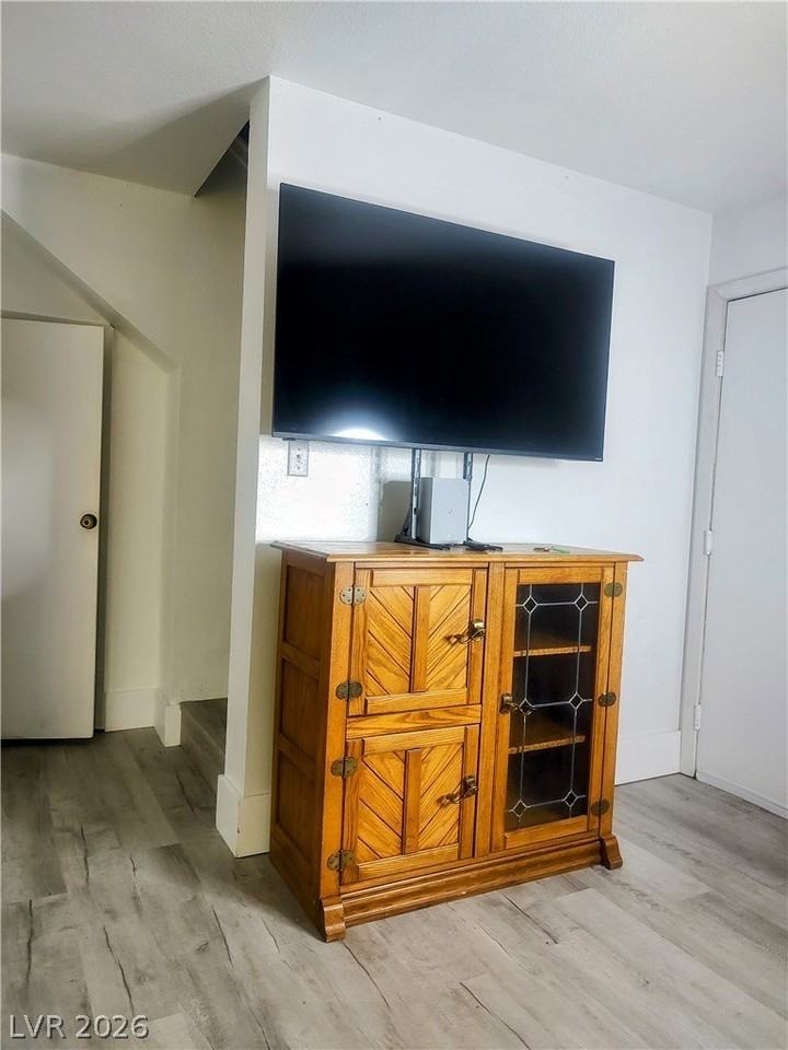 4614 Grand Dr #2 - Photo 7 of 20