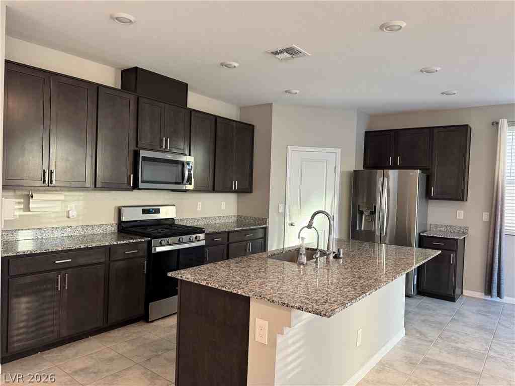 10621 Adobe Ranch St - Photo 4 of 27