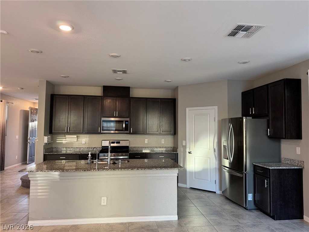 10621 Adobe Ranch St - Photo 6 of 27