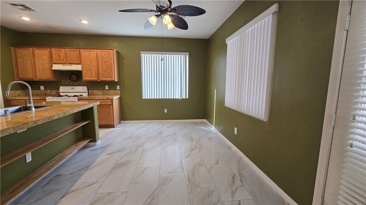 3902 W El Campo Grande Ave - Photo 7 of 41
