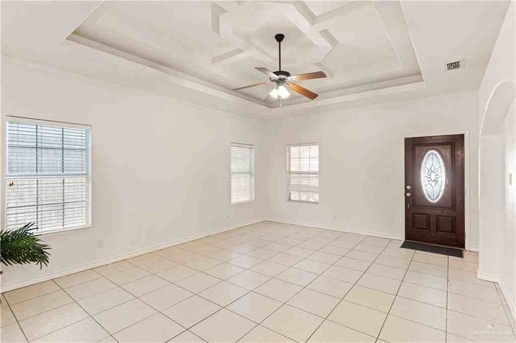 4409 Robin Ave - Photo 3 of 14