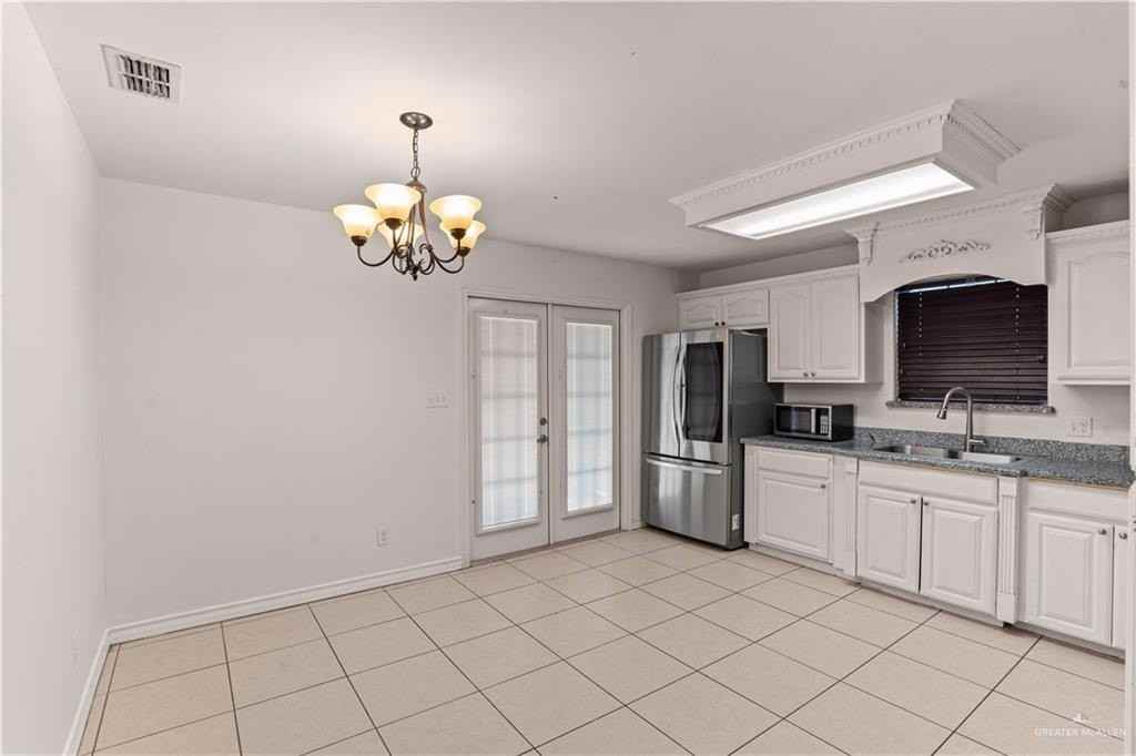 4409 Robin Ave - Photo 4 of 14