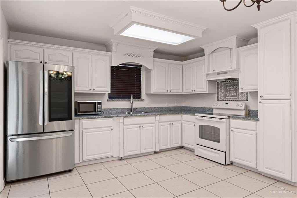 4409 Robin Ave - Photo 5 of 14