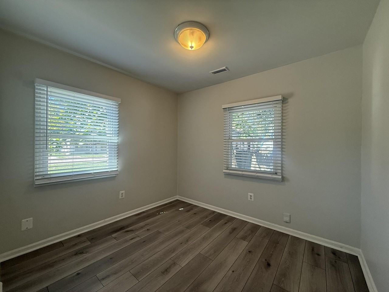 23090 Powell Ave - Photo 6 of 19