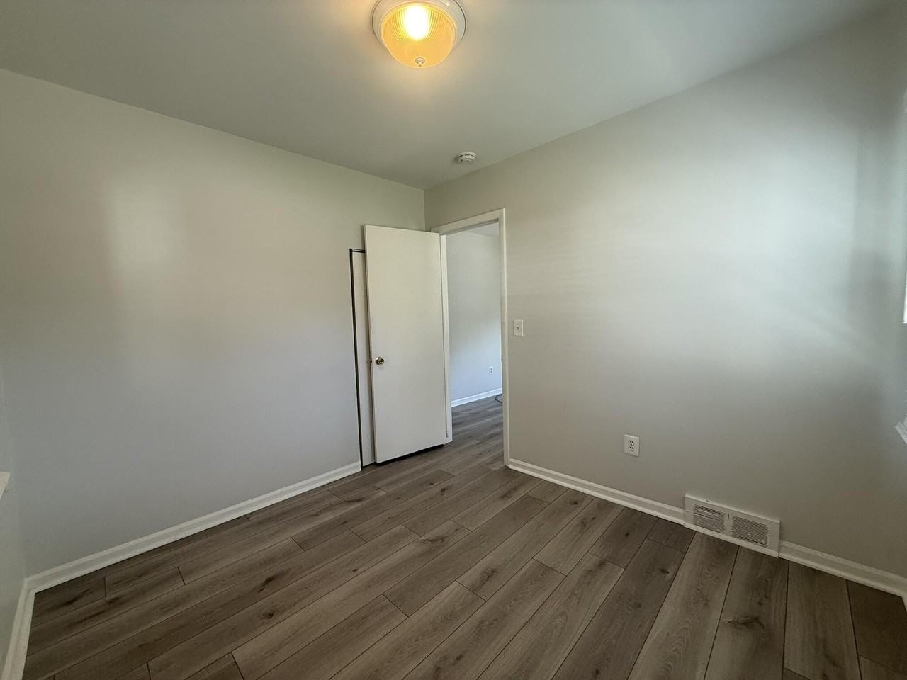 23090 Powell Ave - Photo 7 of 19