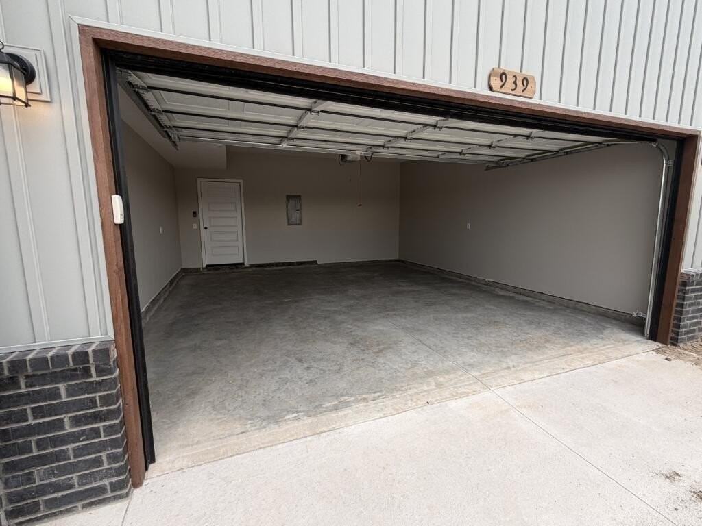 939 Holstein Lane - Photo 2 of 15