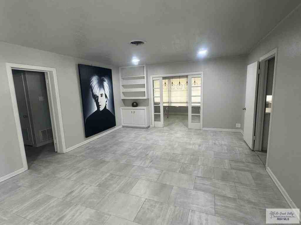 164 Robins Ln - Photo 6 of 27