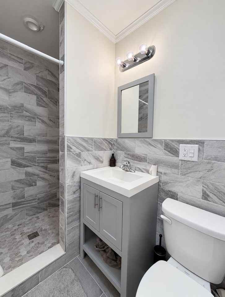 878 Broadway #4 - Photo 5 of 12