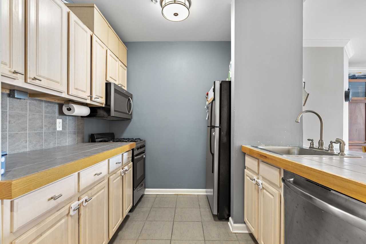 510 Monroe St #406 - Photo 7 of 15