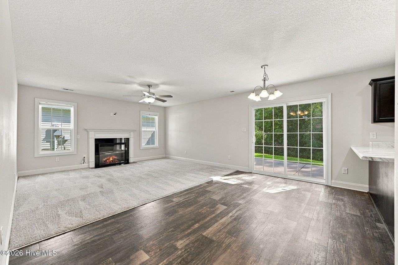 400 Amethyst Ct - Photo 3 of 23
