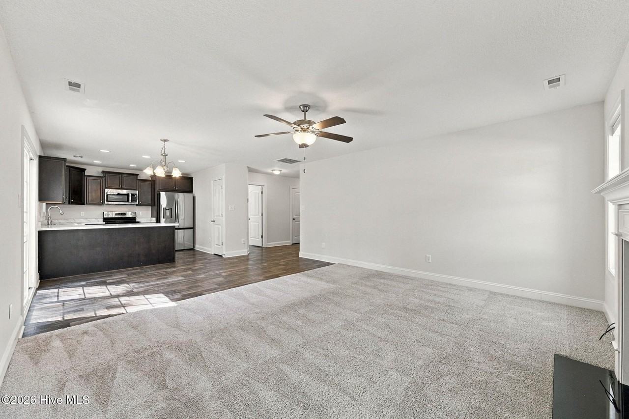 400 Amethyst Ct - Photo 4 of 23