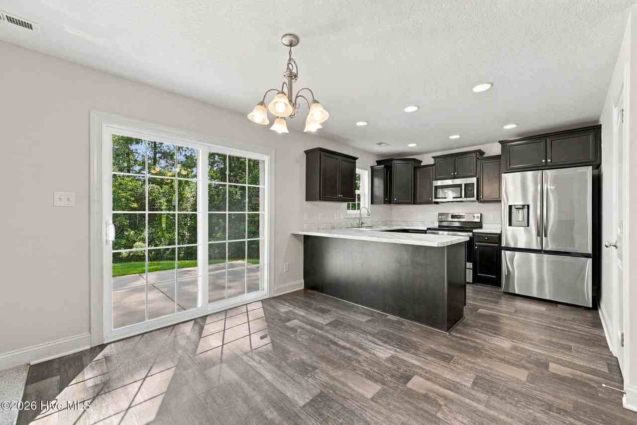 400 Amethyst Ct - Photo 5 of 23