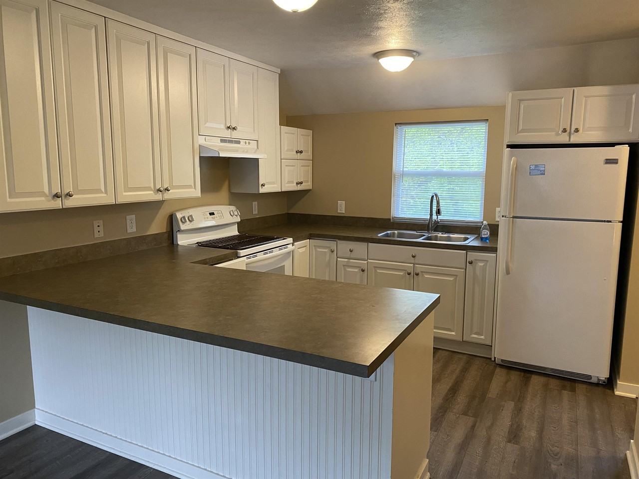 206 E 15th St #1 - Photo 6 of 25