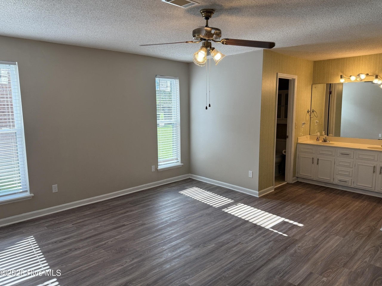 2044 Bridgewater Dr - Photo 7 of 31