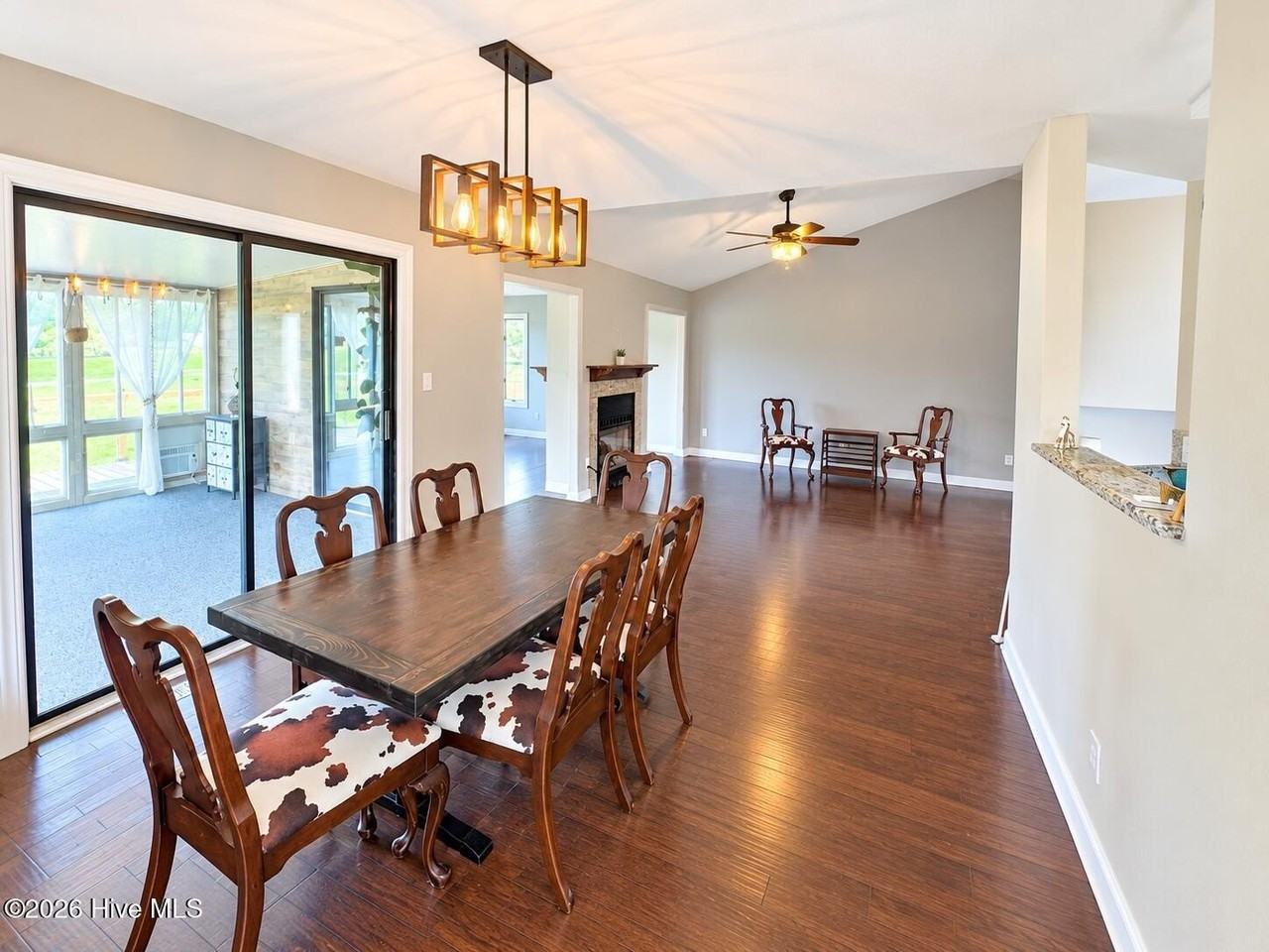 833 Pelican Dr - Photo 4 of 18