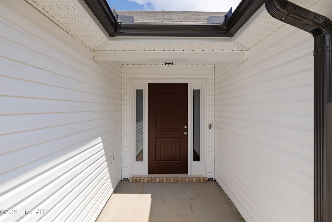 8850 Snelling Dr - Photo 2 of 27