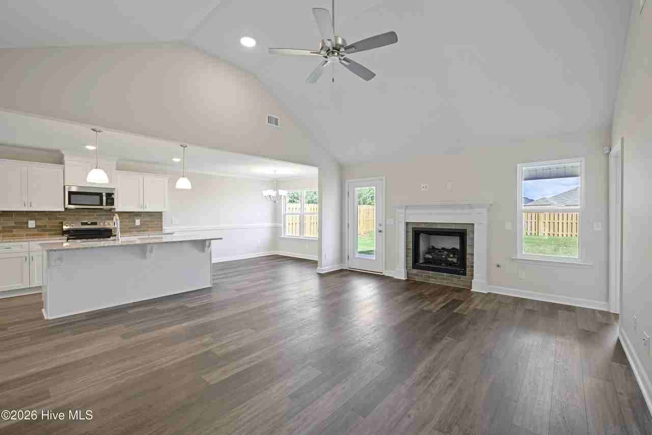 8850 Snelling Dr - Photo 4 of 27