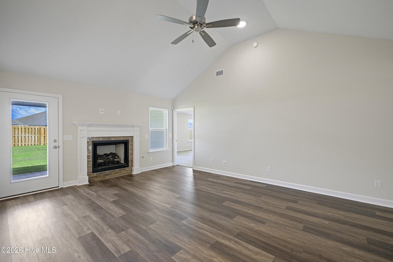 8850 Snelling Dr - Photo 6 of 27