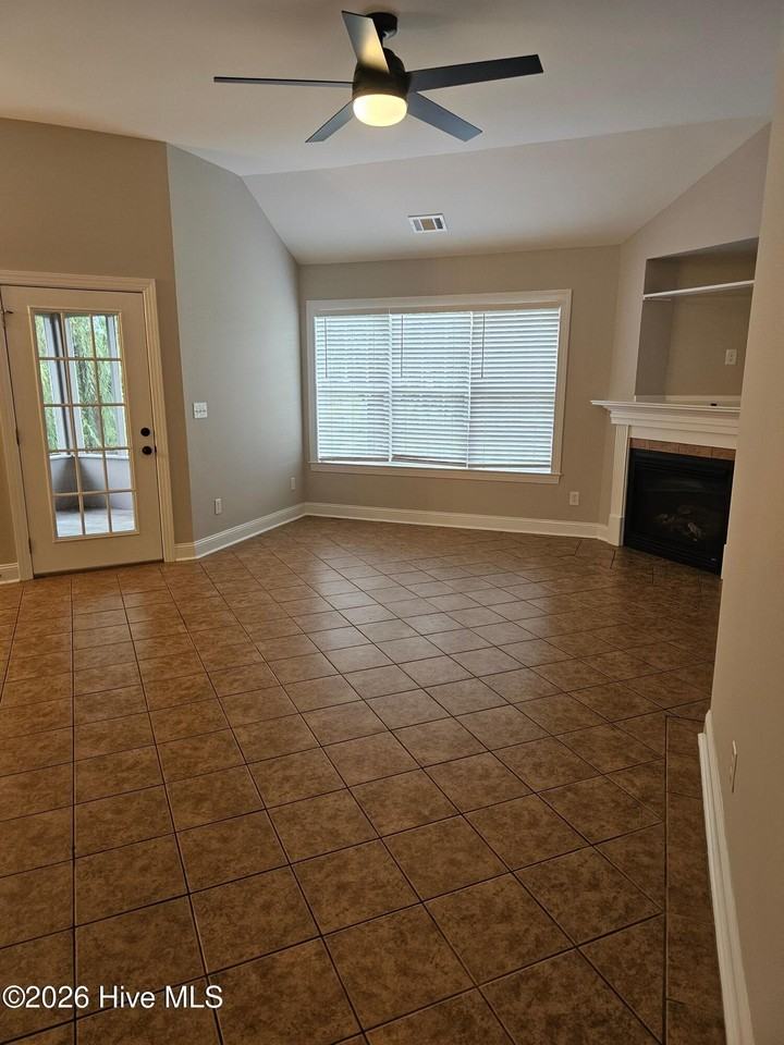 502 Castle Bay Dr #D - Photo 5 of 24