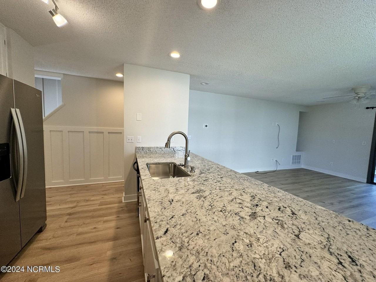 1703 41st St #D - Photo 4 of 20