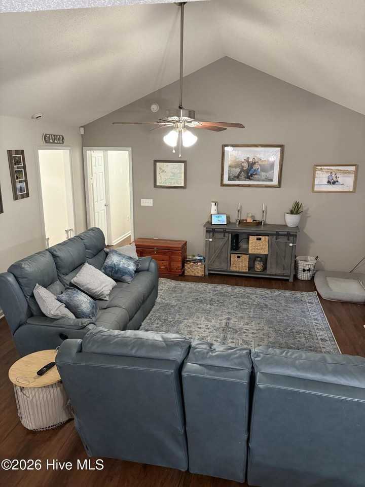 207 Bluebird Ct - Photo 3 of 28