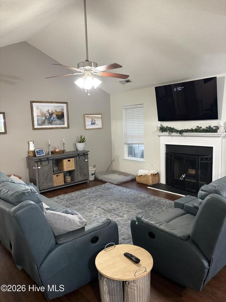 207 Bluebird Ct - Photo 4 of 28