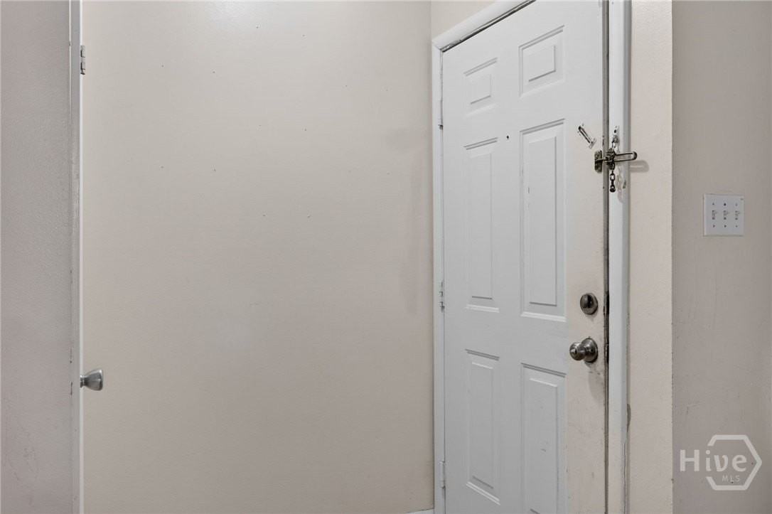 401 N Cromwell Rd #R8 - Photo 6 of 50