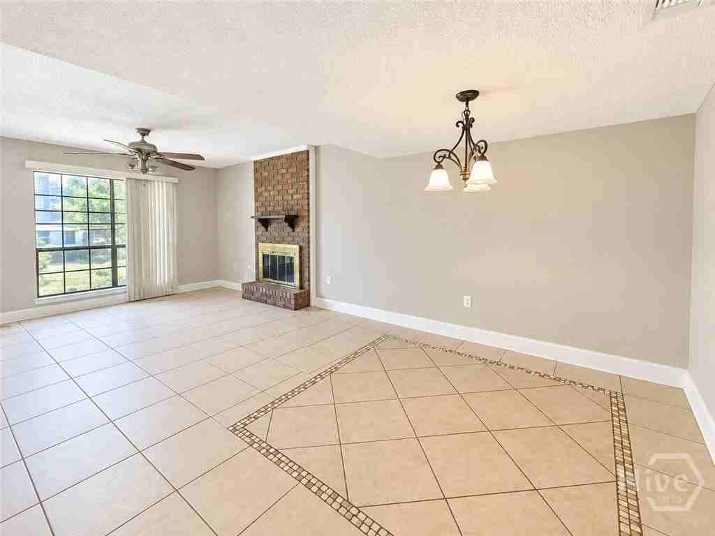 2220 E Victory Dr #16 - Photo 4 of 15