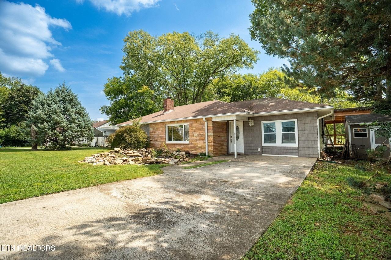1020 Hillcrest Dr - Photo 2 of 18