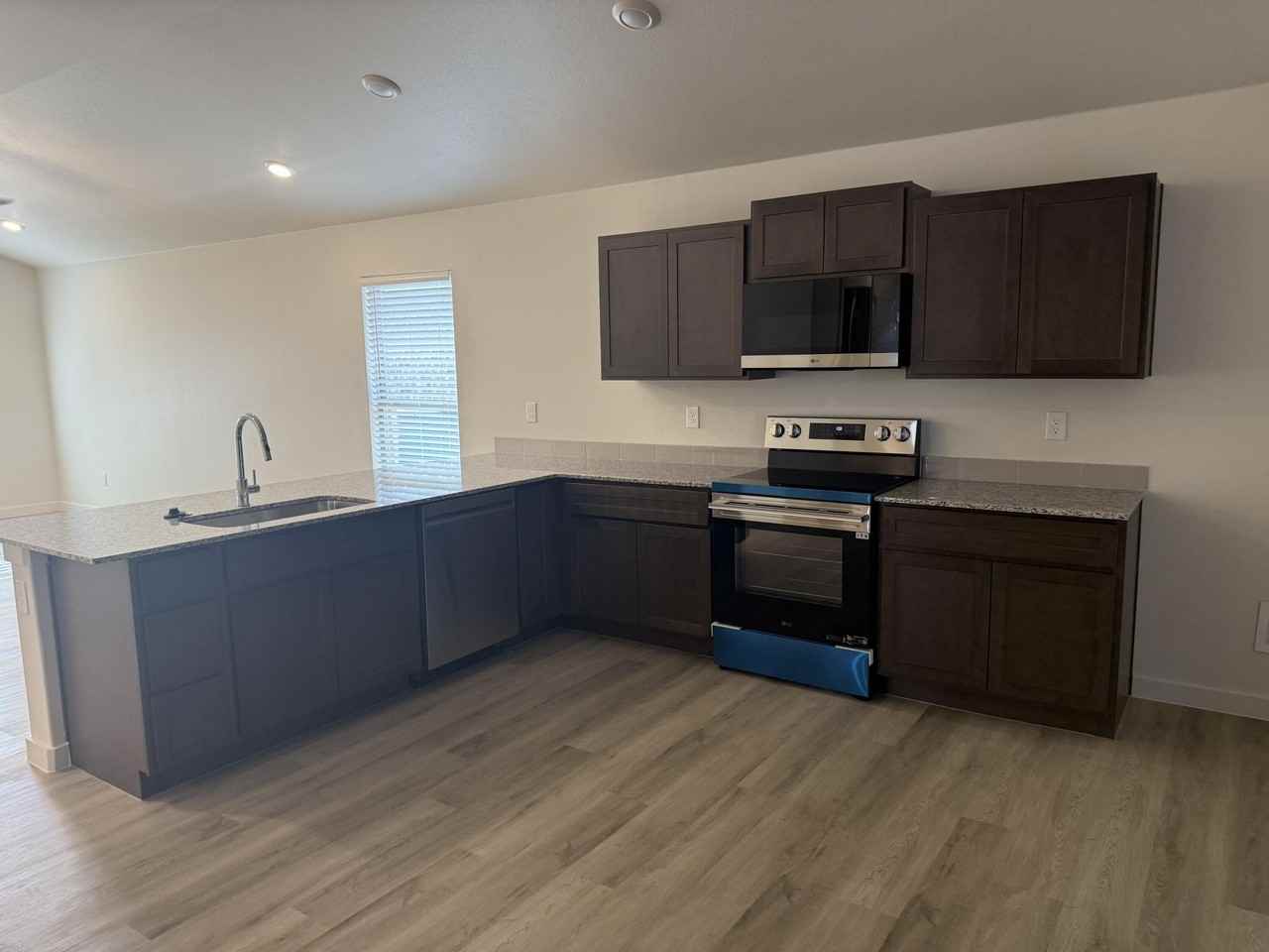 1203 Cottonwood Ave - Photo 5 of 20