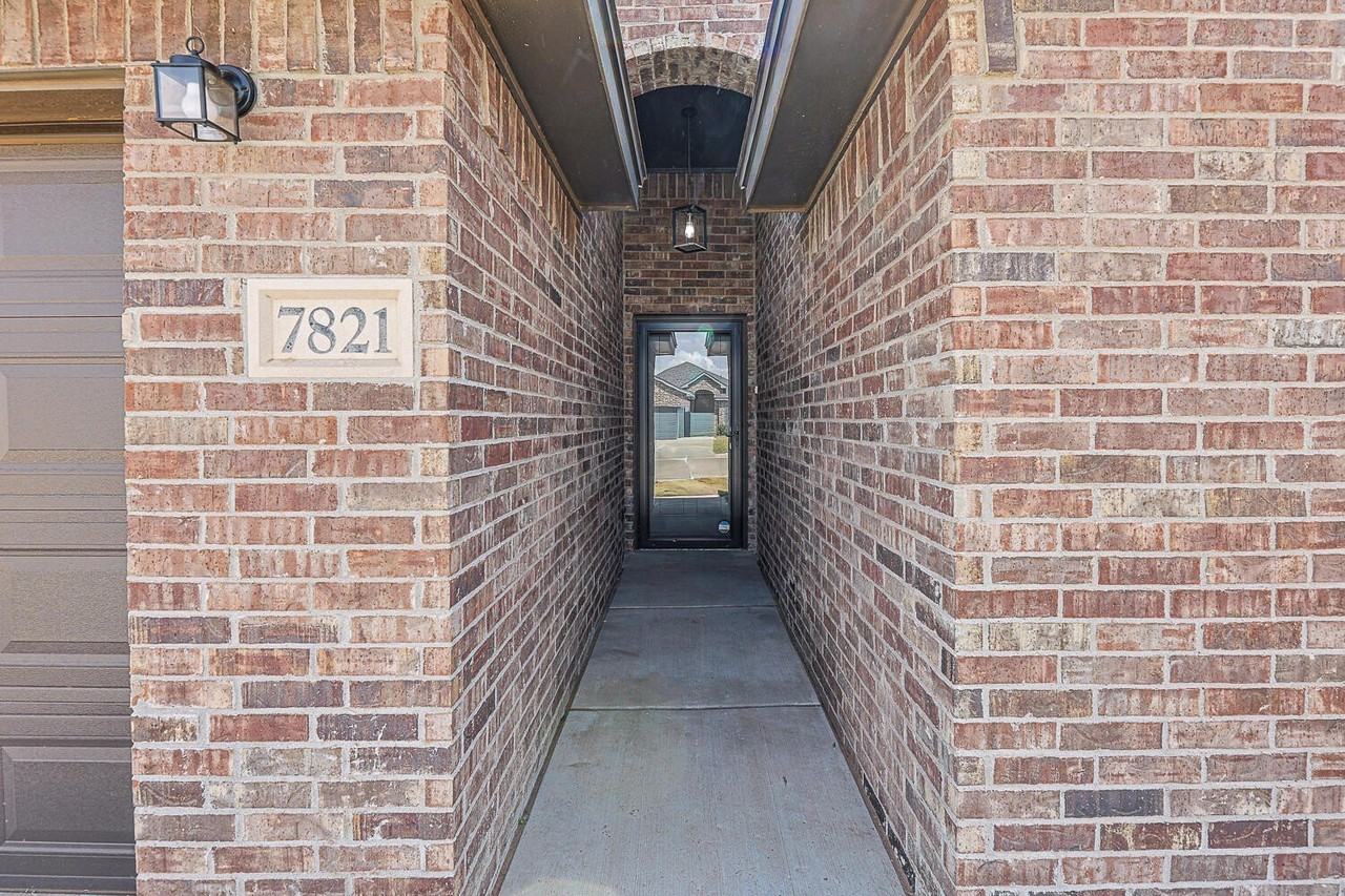 7821 89th St - Photo 3 of 36