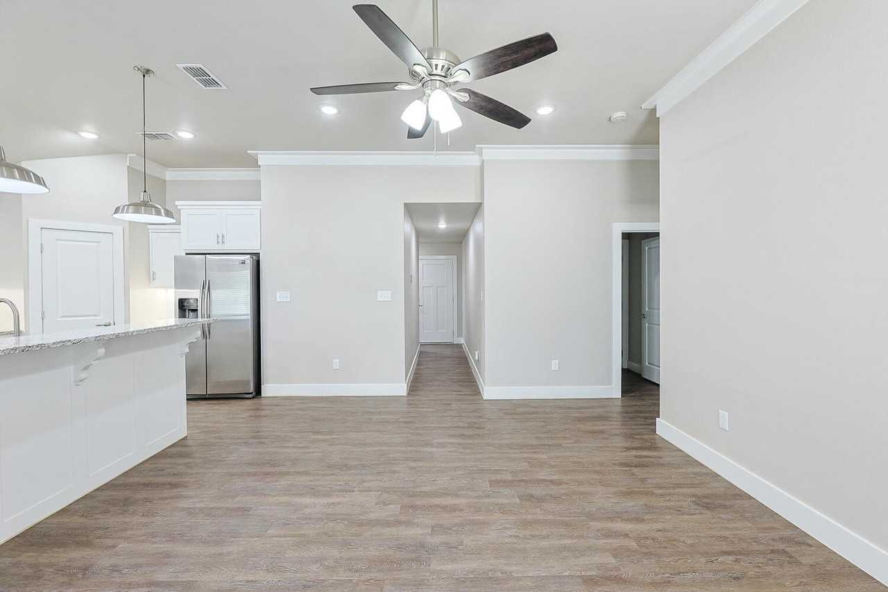 7821 89th St - Photo 4 of 36