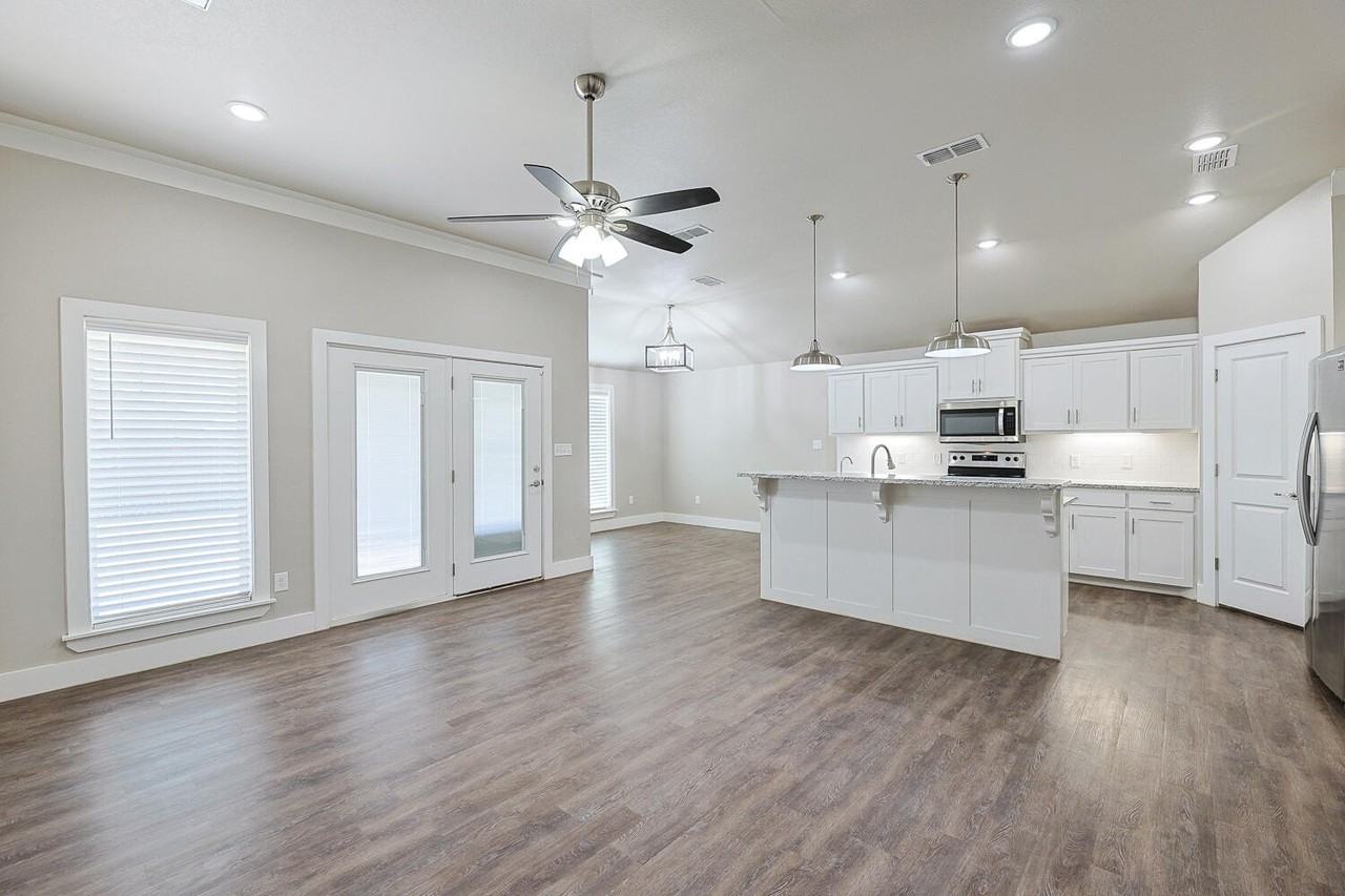 7821 89th St - Photo 5 of 36