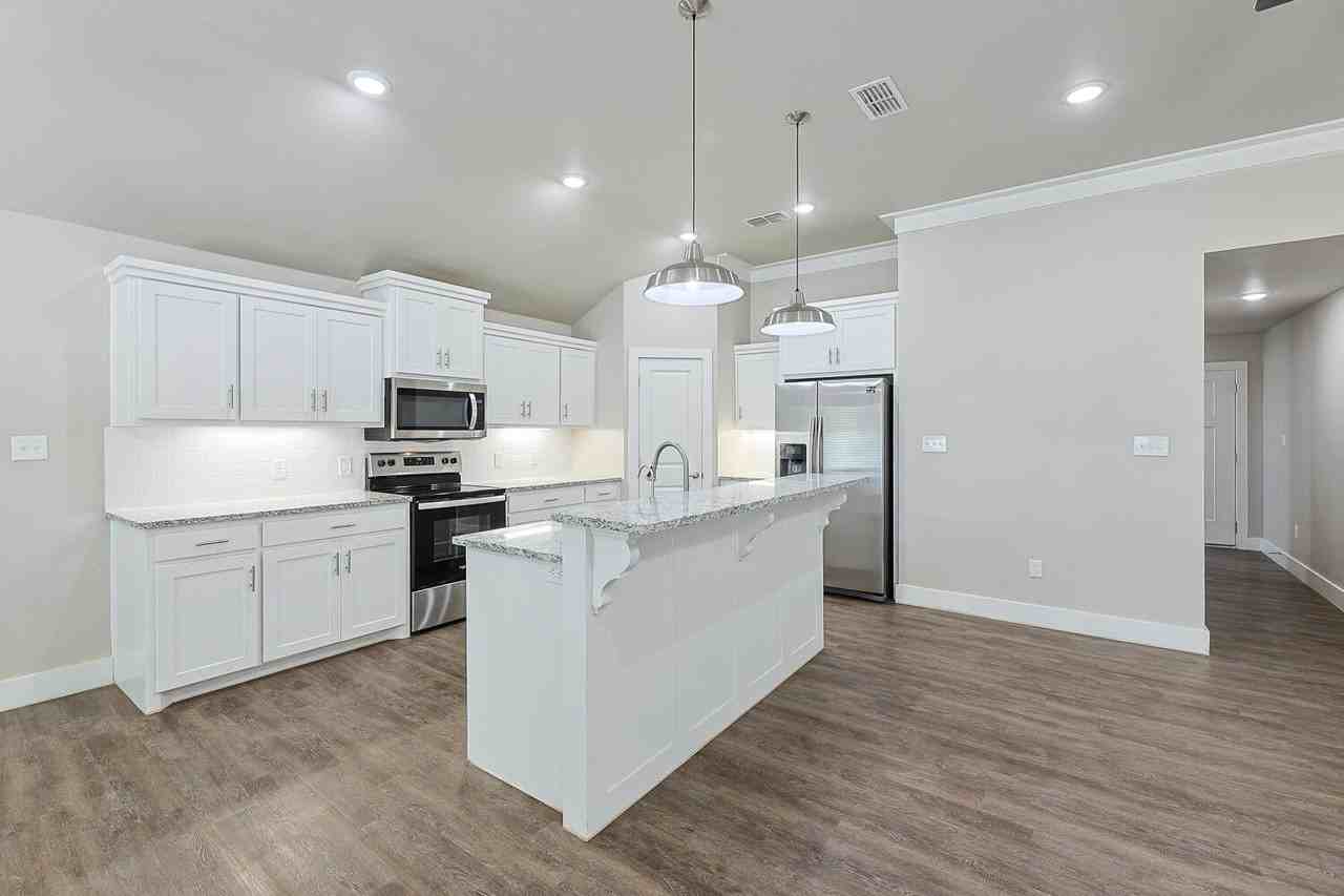 7821 89th St - Photo 6 of 36