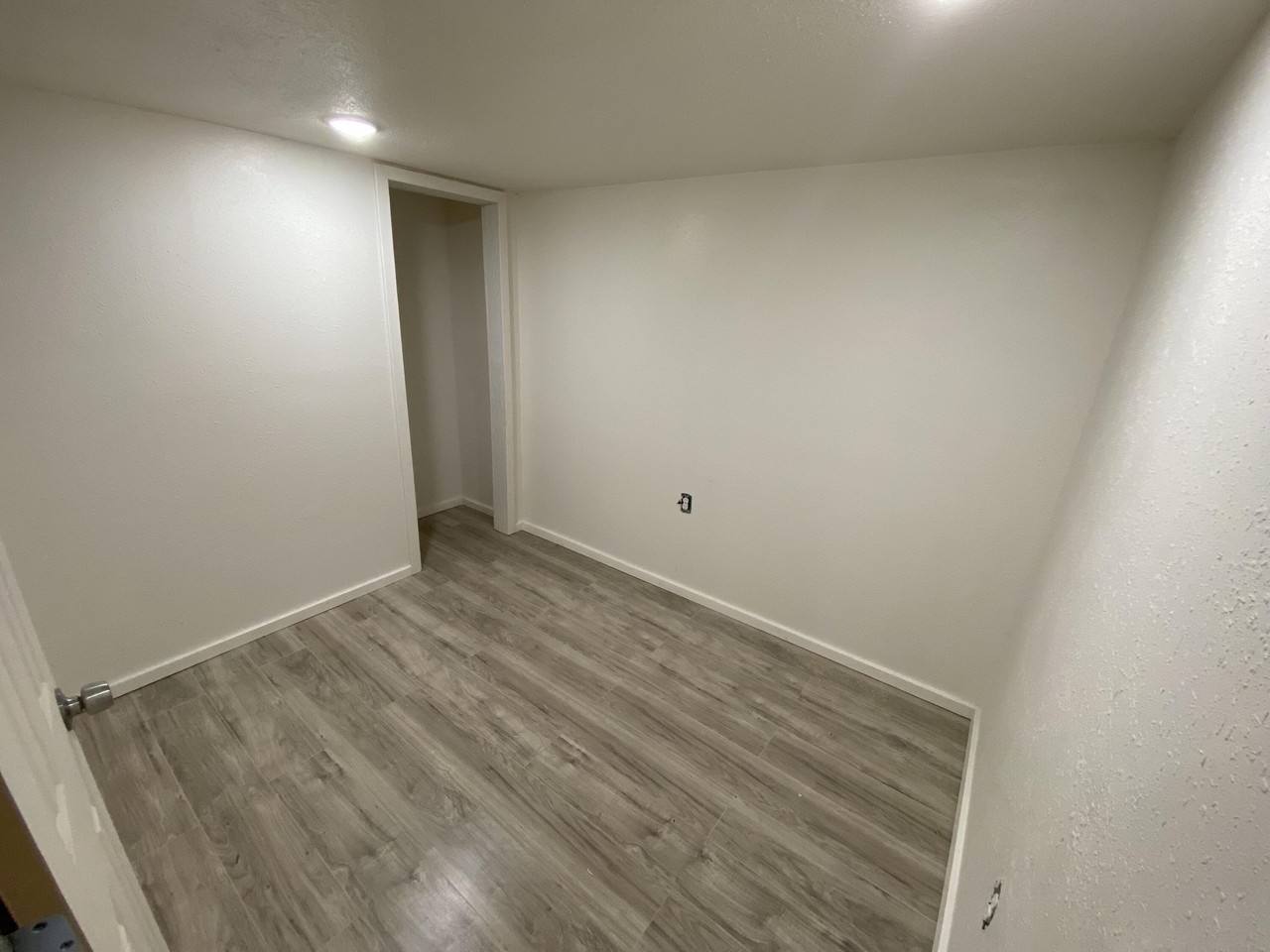 2604 Avenue S #B - Photo 4 of 5