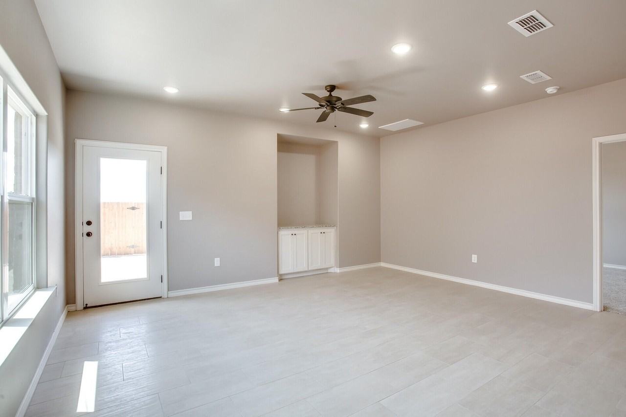 1505 Avenue O - Photo 5 of 18
