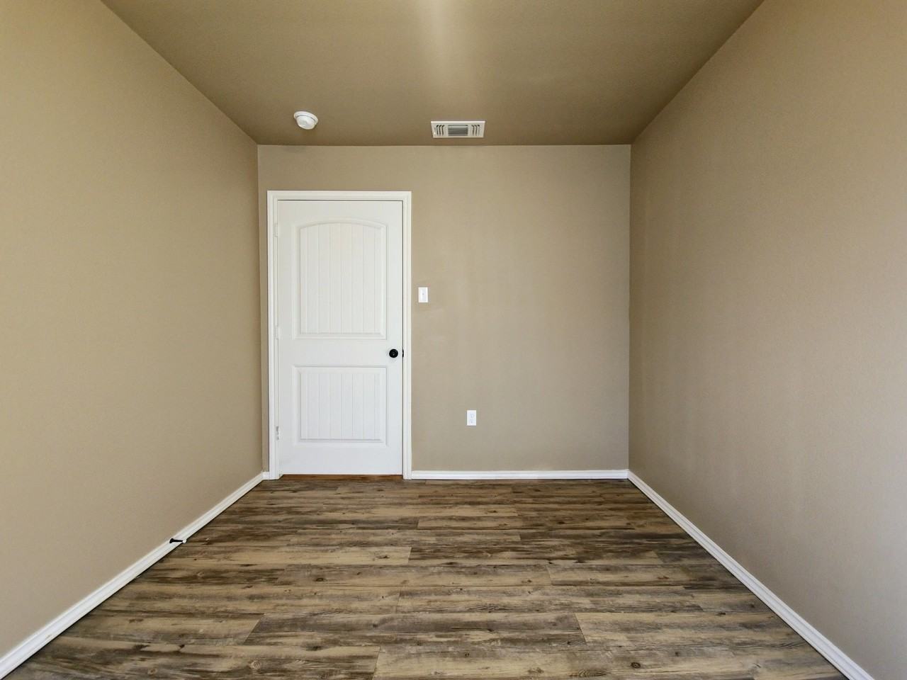 3613 E 3rd Pl - Photo 5 of 10