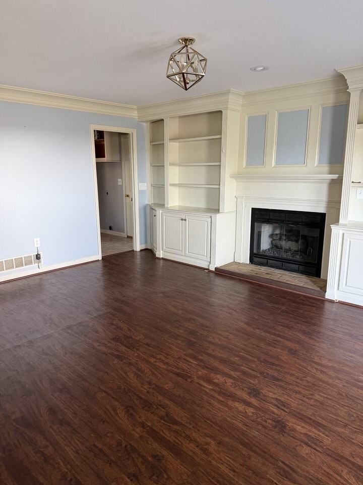 1117 Narrow Ln - Photo 3 of 21