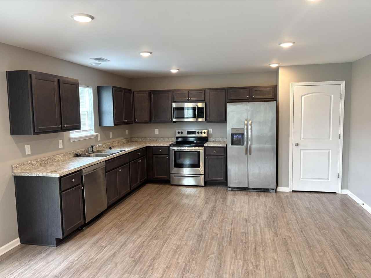 2436A Feathersound Way - Photo 4 of 23