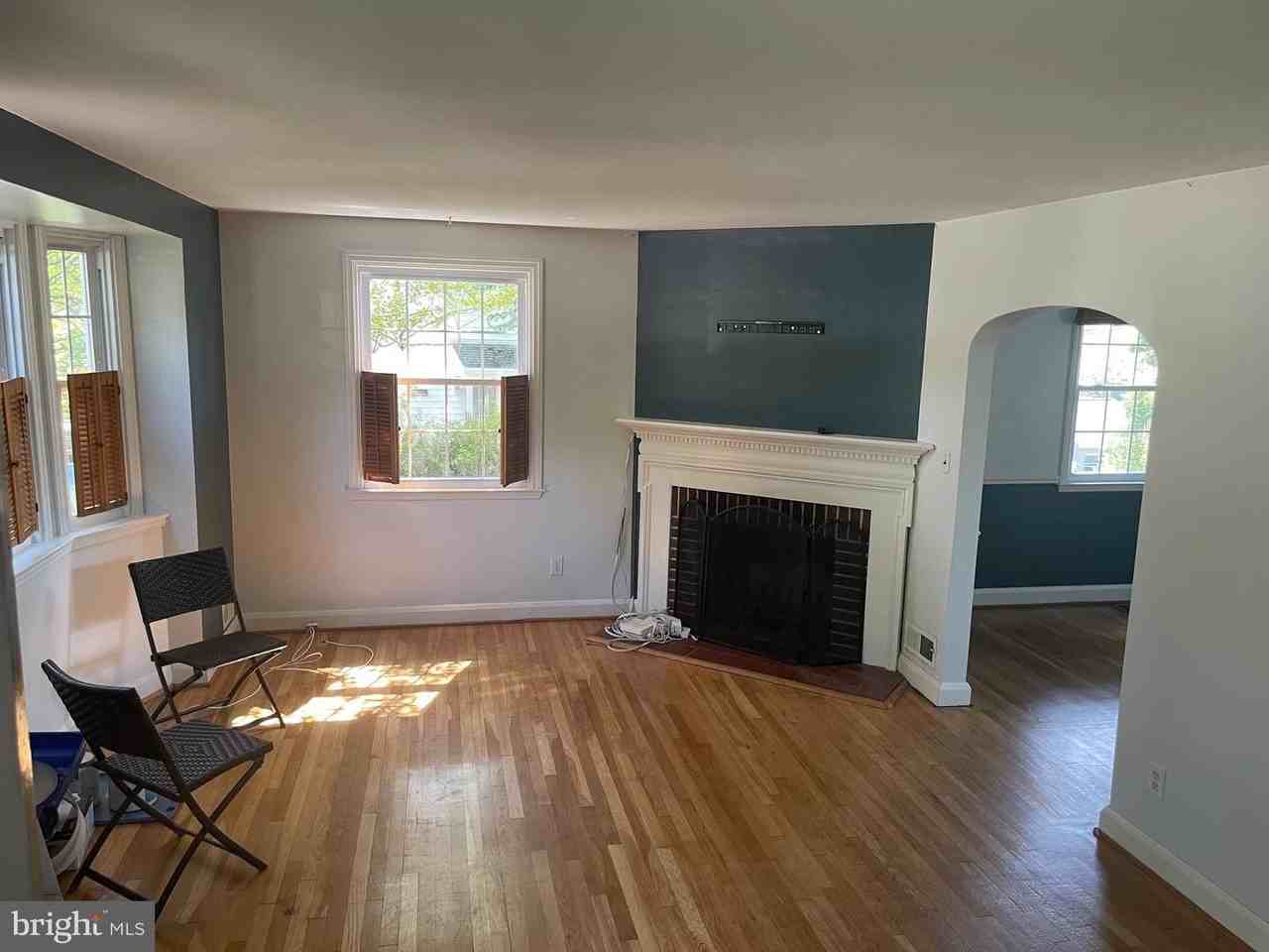 819 Fairway Dr - Photo 2 of 16