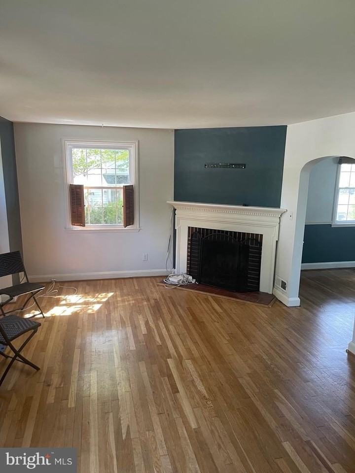 819 Fairway Dr - Photo 3 of 16