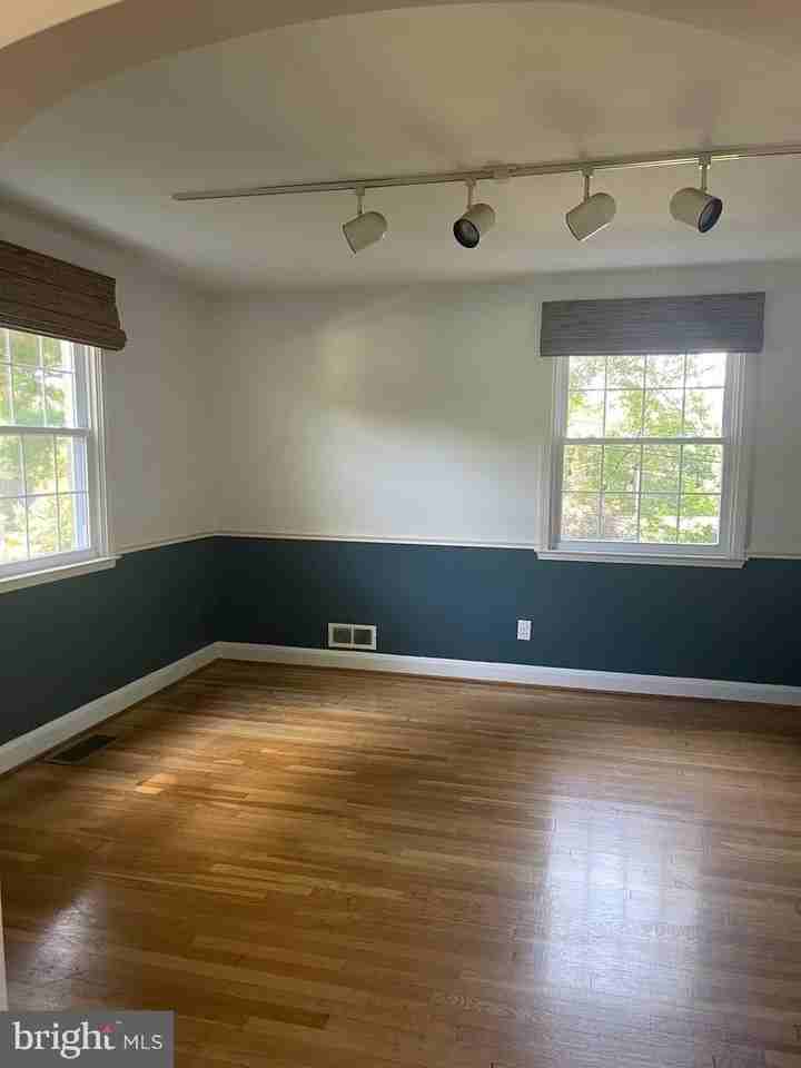 819 Fairway Dr - Photo 5 of 16