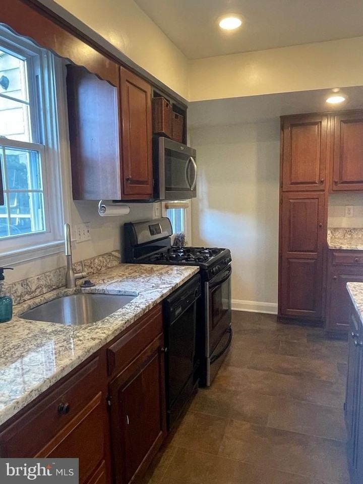 819 Fairway Dr - Photo 7 of 16