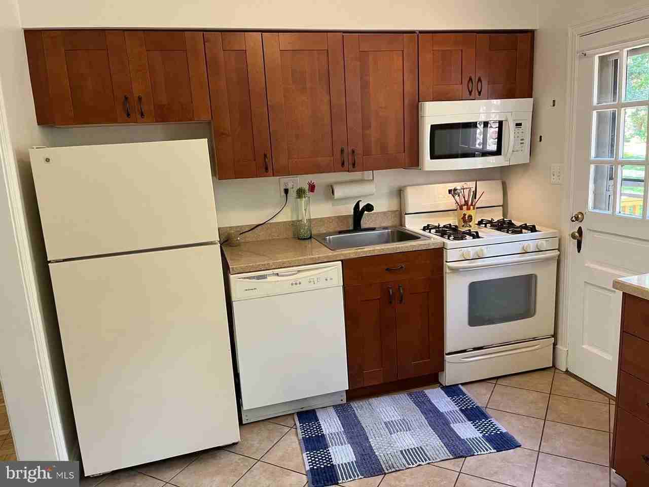 1415 S Barton St - Photo 6 of 26