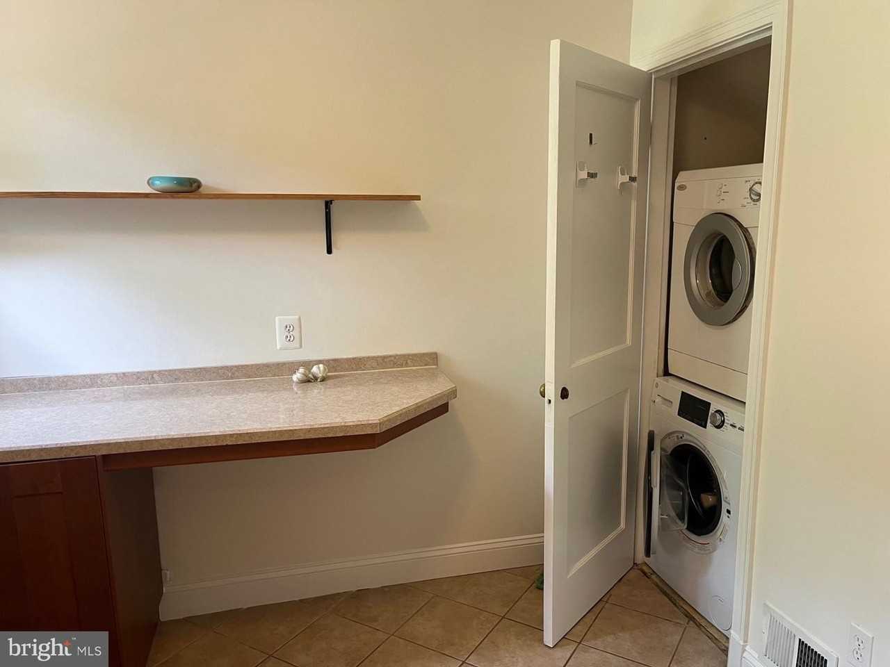 1415 S Barton St - Photo 7 of 26