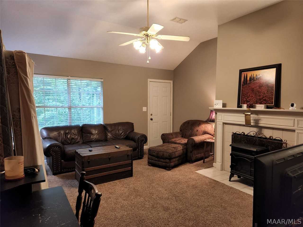 160 Laurel Hill Dr - Photo 3 of 12