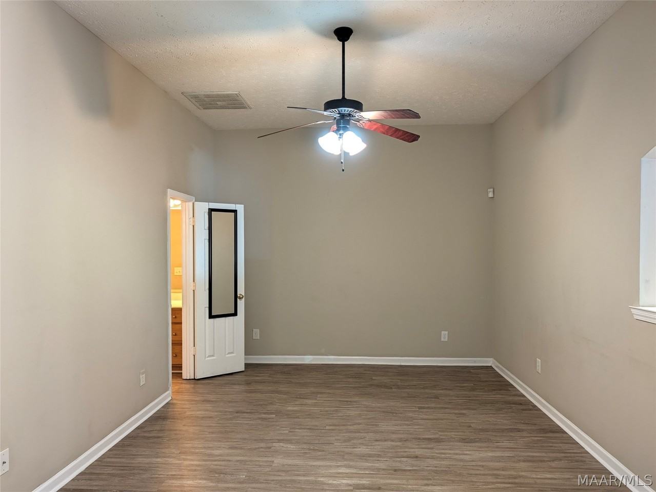 217 Pine St - Photo 4 of 19
